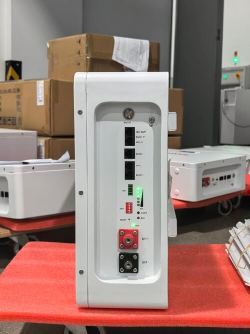 25.6V 100Ah 2.56kWh Wall-Mounted LiFePO4 Battery Pack | Deep Cycle Solar Energy Storage System with LCD Display
